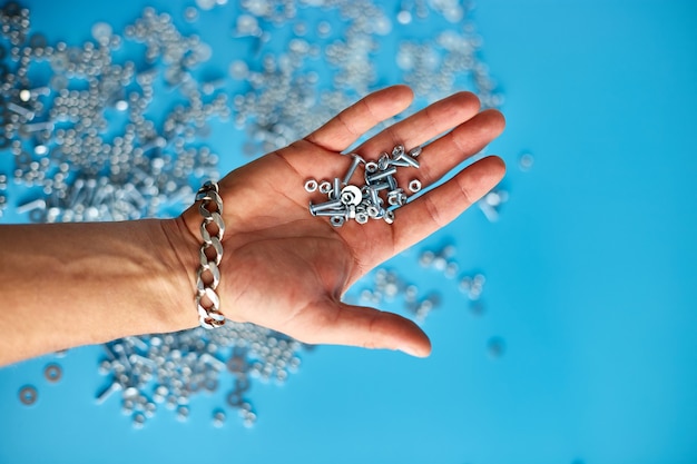 Czym charakteryzują się srebrne bransoletki Pandora?