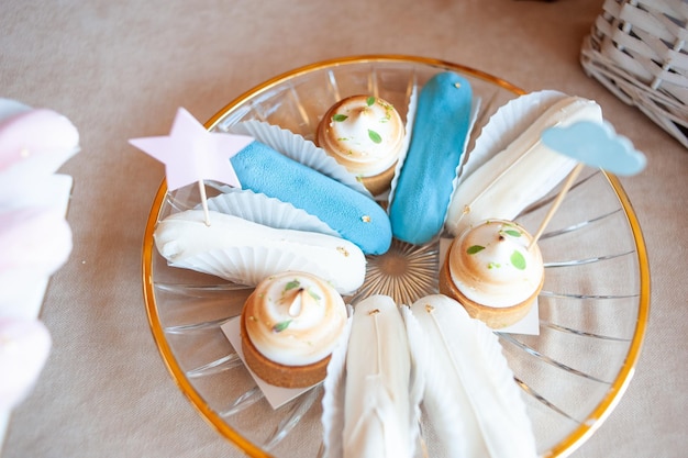 Jak gustownie ubrać się na chrzciny dziecka?