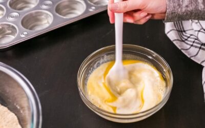 Jak idealnie połączyć masło z budyniem podczas ucierania?