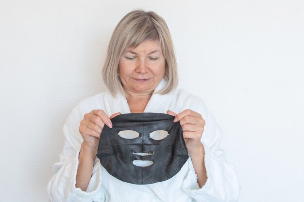 Jak prawidłowo pielęgnować skórę po zdjęciu maseczki z twarzy?