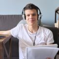 Jak ściągnąć audiobooka i cieszyć się literaturą w drodze?