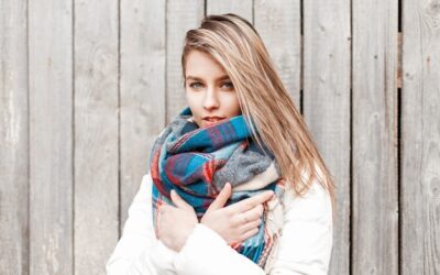 Stylowe sposoby noszenia dużych szali na co dzień