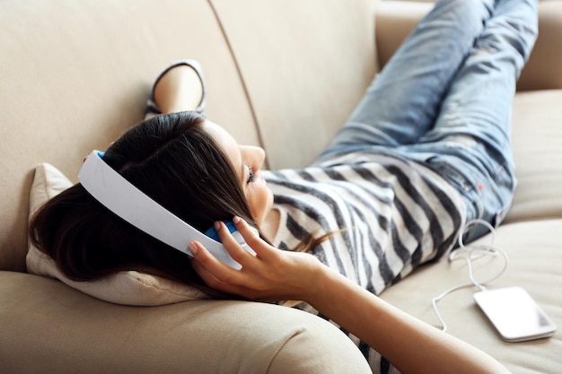 Czy spanie w bransoletce magnetycznej jest bezpieczne i wygodne?