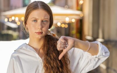 Domowe sposoby na wzmocnienie cienkich, wypadających włosów