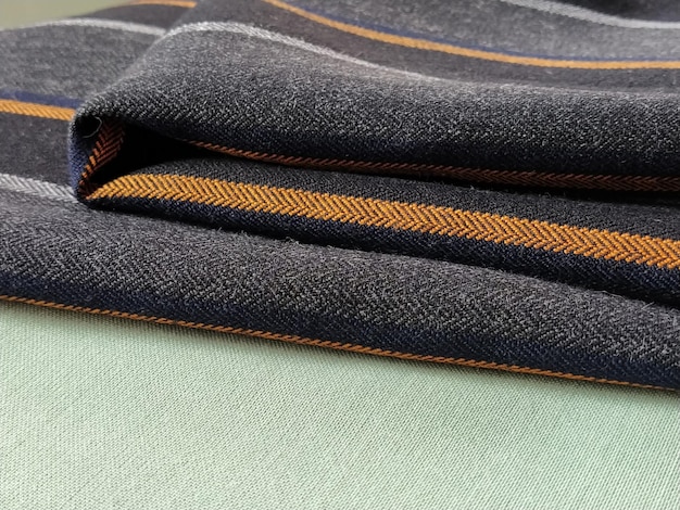 Ile tkaniny potrzeba na uszycie eleganckiego płaszcza?