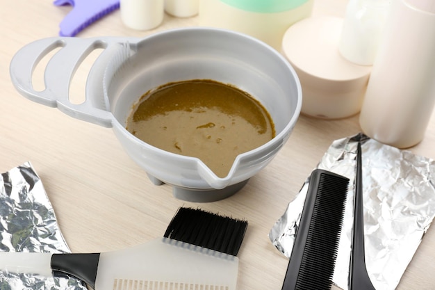 Jak bezpiecznie usunąć keratynę z włosów w warunkach domowych?