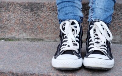 Jak dobrać stylowe dodatki do trampek?