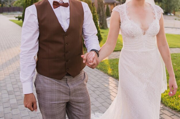 Jaki strój na wesele wybrać, by czuć się komfortowo i elegancko?