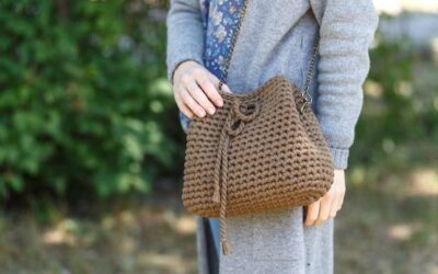 Jak wyczarować modną torebkę na szydełku?