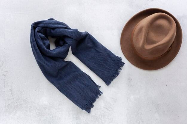 Jak dobrać szalik do granatowej kurtki, by stworzyć stylową zimową stylizację?