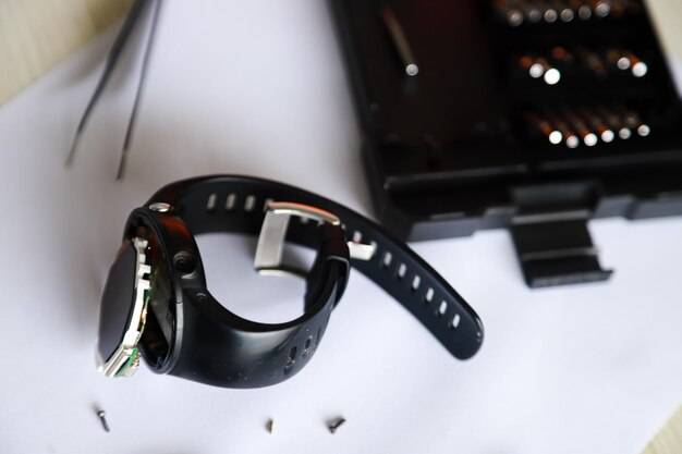 Jak samodzielnie skrócić bransoletę w zegarku Adriatica?