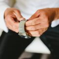 Domowe sposoby na skrócenie metalowego paska od zegarka